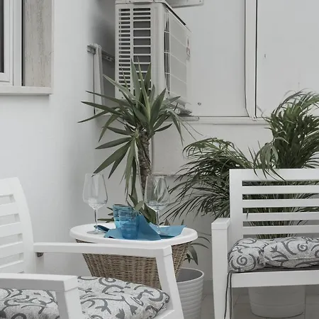 Apartment Artist's